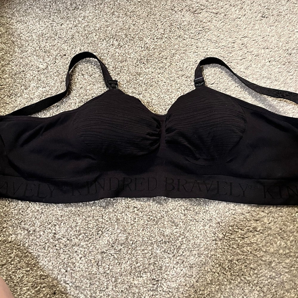 Kindred Bravely Sublime hands-free pumping & nursing bra size medium